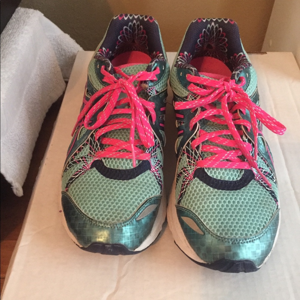 Asics 9½ - Picture 2 of 8